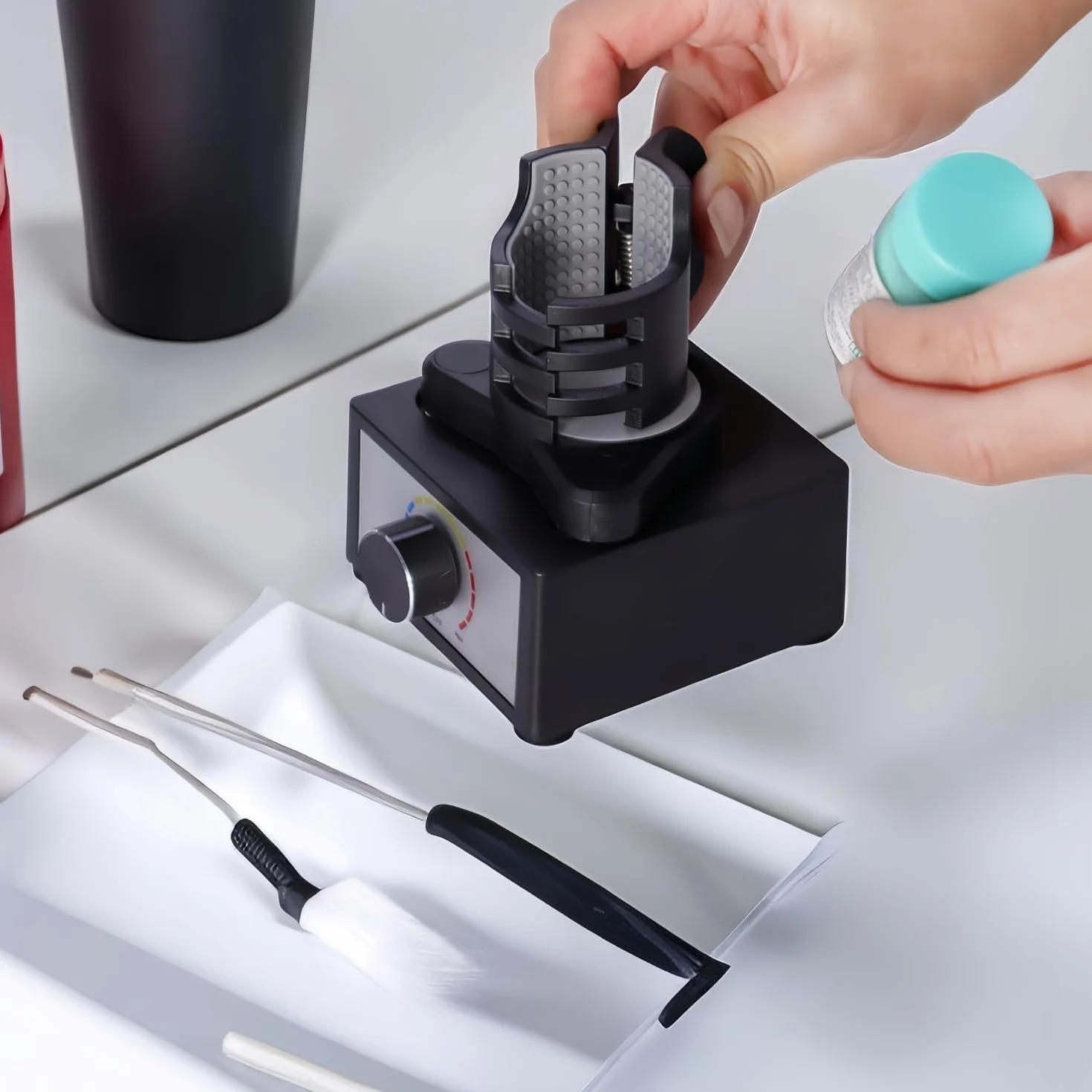 Mieszalnik do farb, Mini mieszalnik wirowy głośnomówiący, Wytrząsarka do farb modelarskich DIY, Mieszadło do farb z 3 regulacją prędkości, Odpowiedni wytrząsarka 10-100ml 300~2400 obr./min