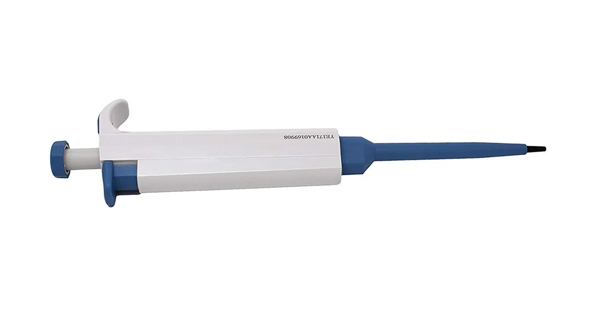Kompletny zestaw mikropipetek 0,1 μl do 10 ml. 6 mikropitek (0,1-2,5 μl, 0,5-10 μl, 10-100 μl, 100-1000 μl, 1000-5000 μl, 2-10 ml); uchwyt pipety; 5 stojaków końcówki pipp sterylne skarpety
