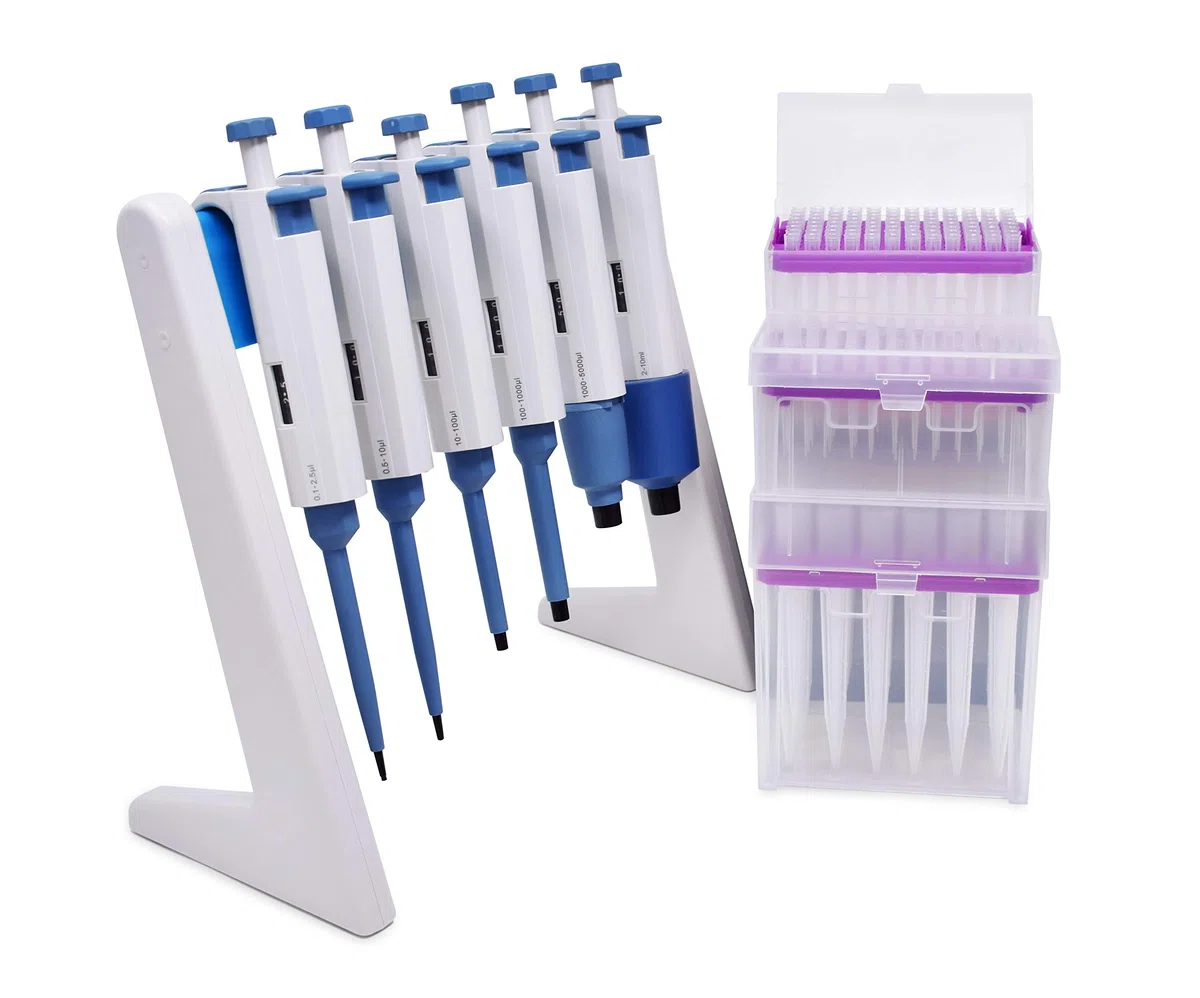 Kompletny zestaw mikropipetek 0,1 μl do 10 ml. 6 mikropitek (0,1-2,5 μl, 0,5-10 μl, 10-100 μl, 100-1000 μl, 1000-5000 μl, 2-10 ml); uchwyt pipety; 5 stojaków końcówki pipp sterylne skarpety